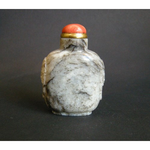 Nephrite snuff bottle white grey and black